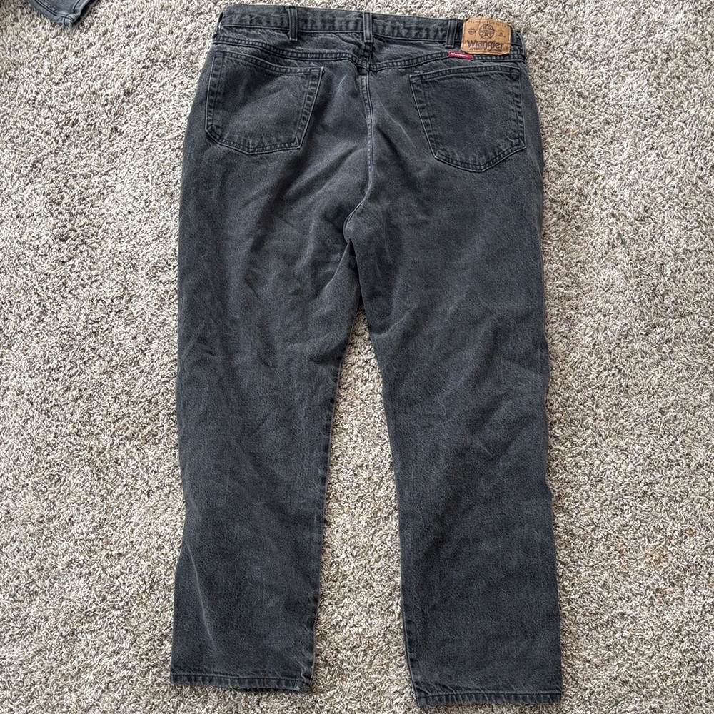 Men’s Large 38x30 Heavyweight Black Denim Straight Fit Wrangler Jeans
